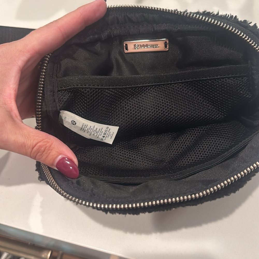 Lululemon Black Fleece Belt Bag - Picture 3 of 3